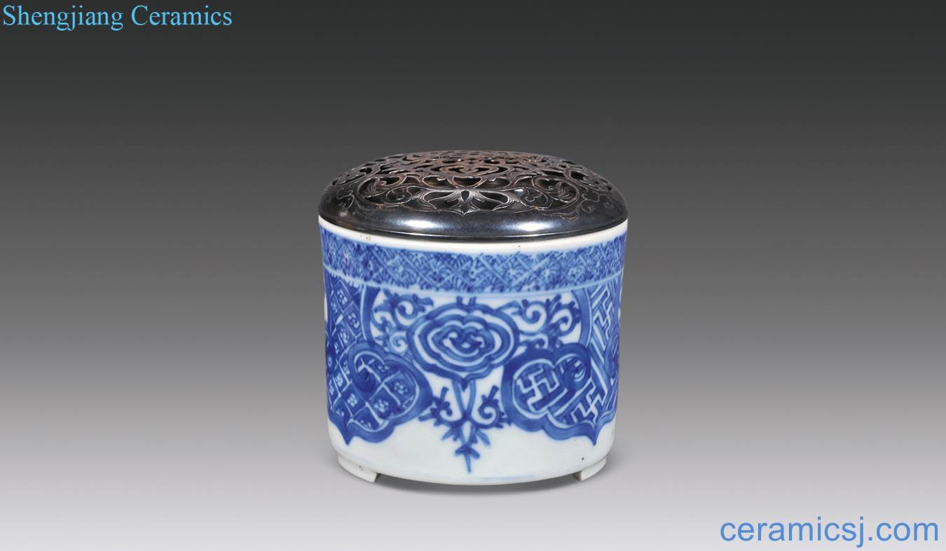 The late Ming dynasty Blue and white best floral print cartridge furnace