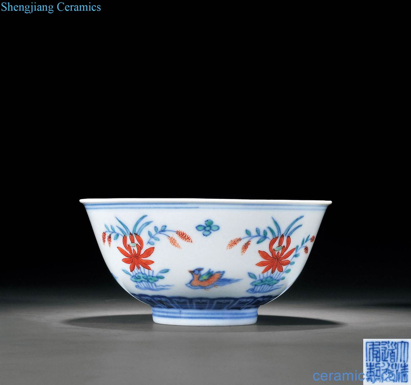 Qing daoguang imitation chenghua bucket color lotus pond yuanyang figure small bowl