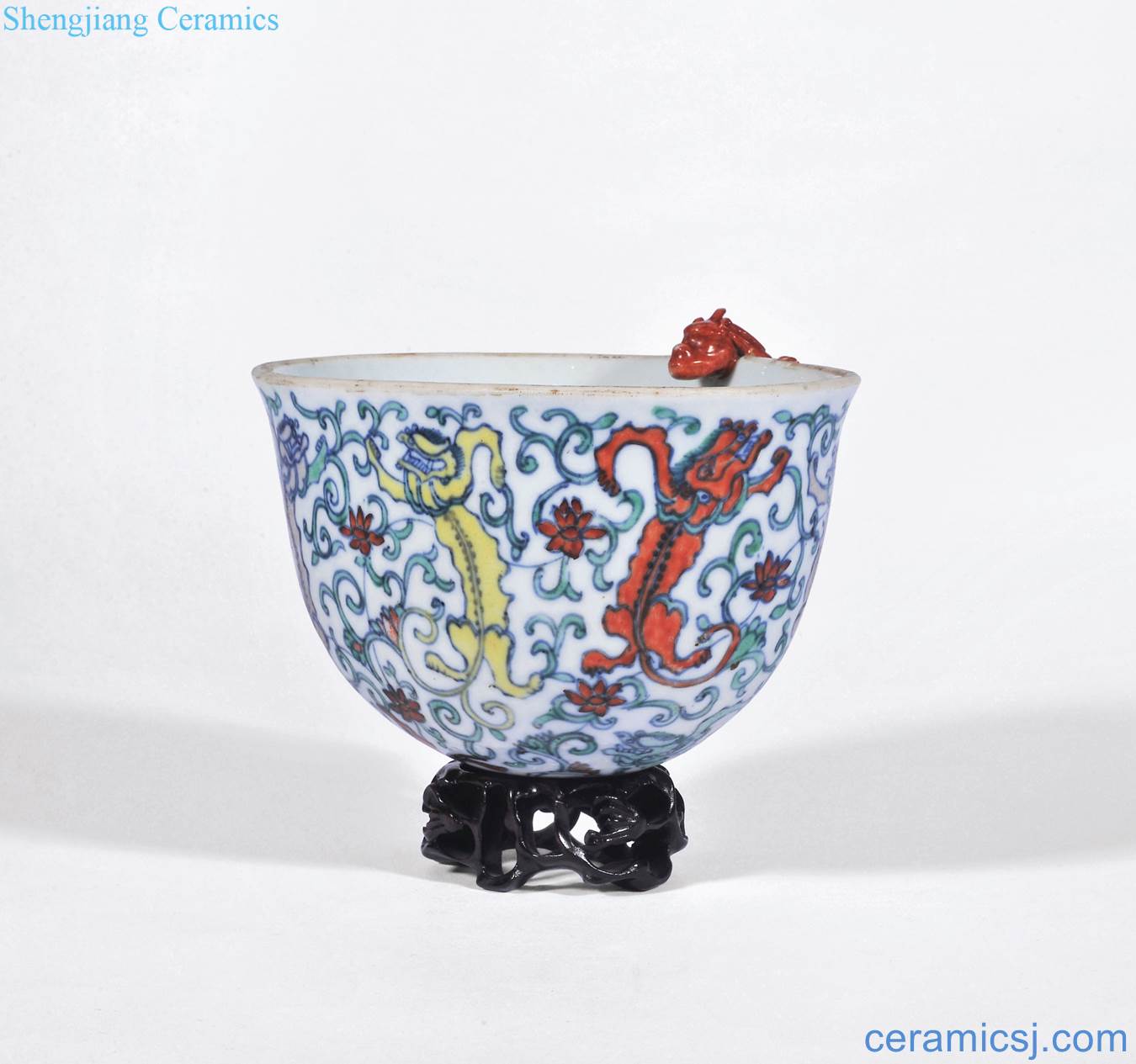Qing yongzheng, qianlong bucket color floral therefore dragon therefore ear cup