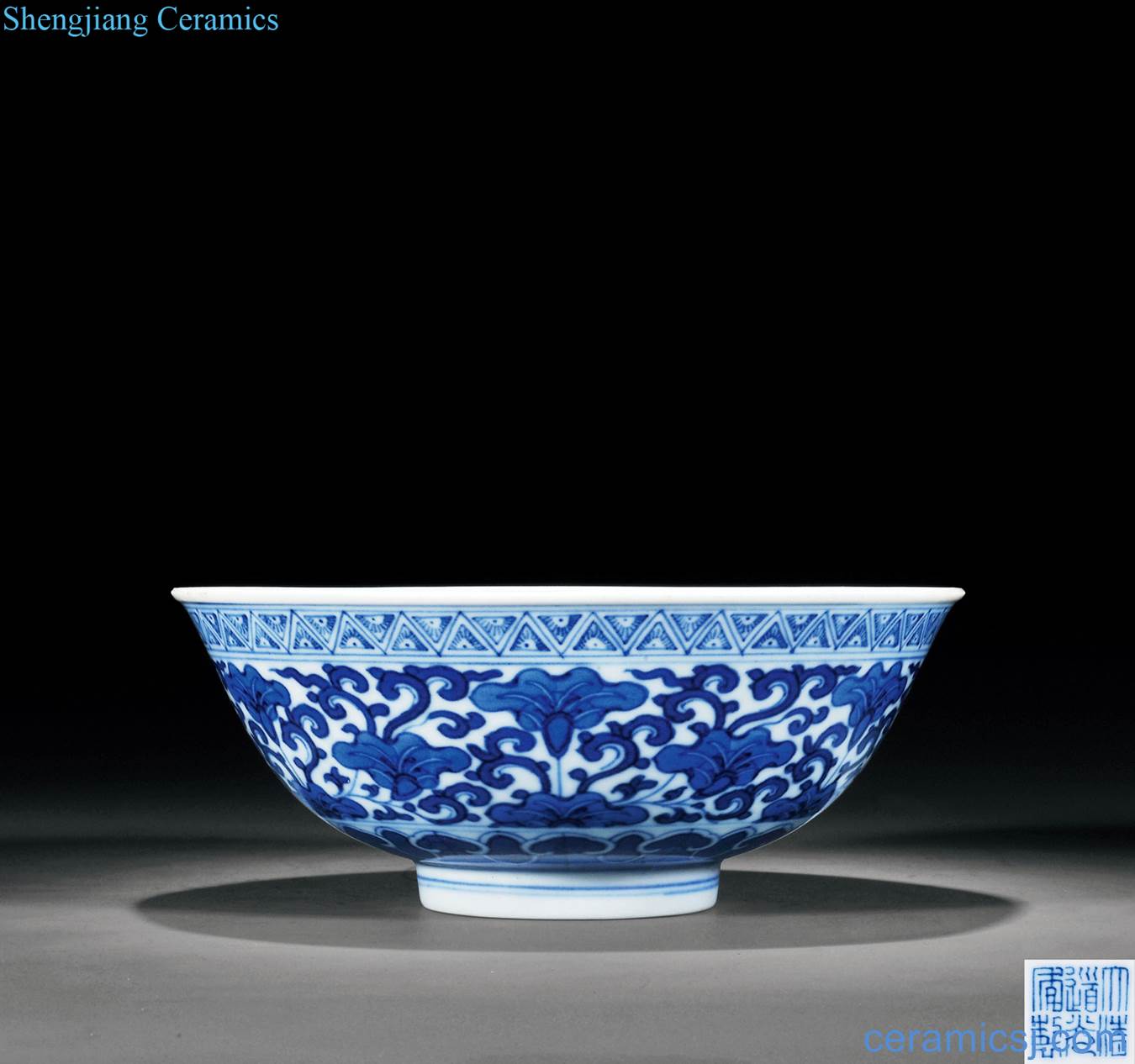 Qing daoguang Blue and white tie up branch alfalfa green-splashed bowls
