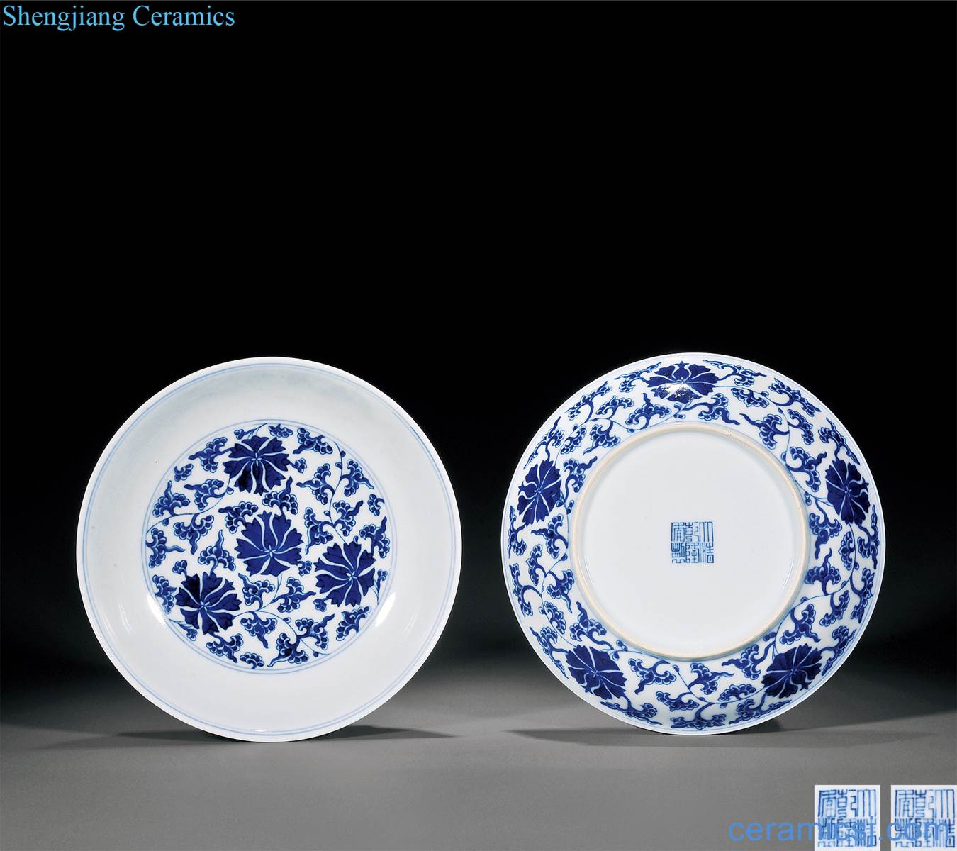 Qing qianlong Blue and white tie up lotus flower tray (a)