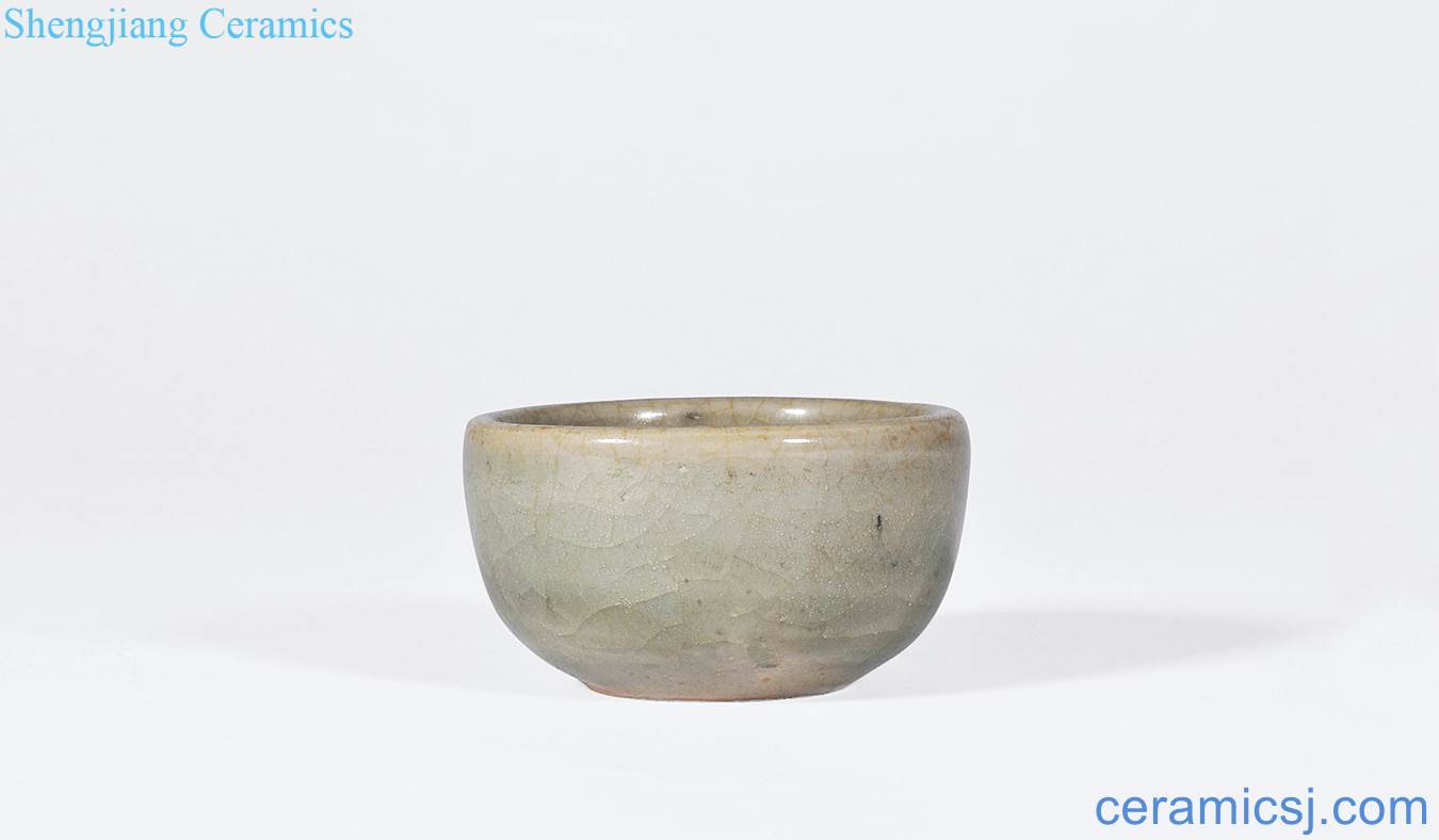 Early Ming dynasty Longquan celadon glaze lie the fa cup