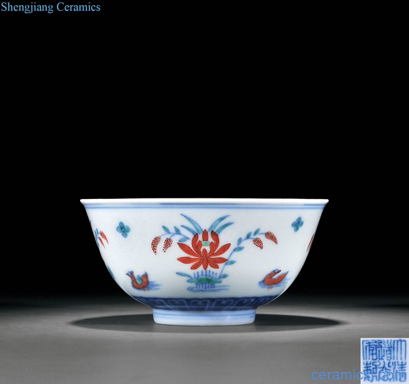 Qing daoguang imitation chenghua bucket color lotus pond yuanyang figure small bowl