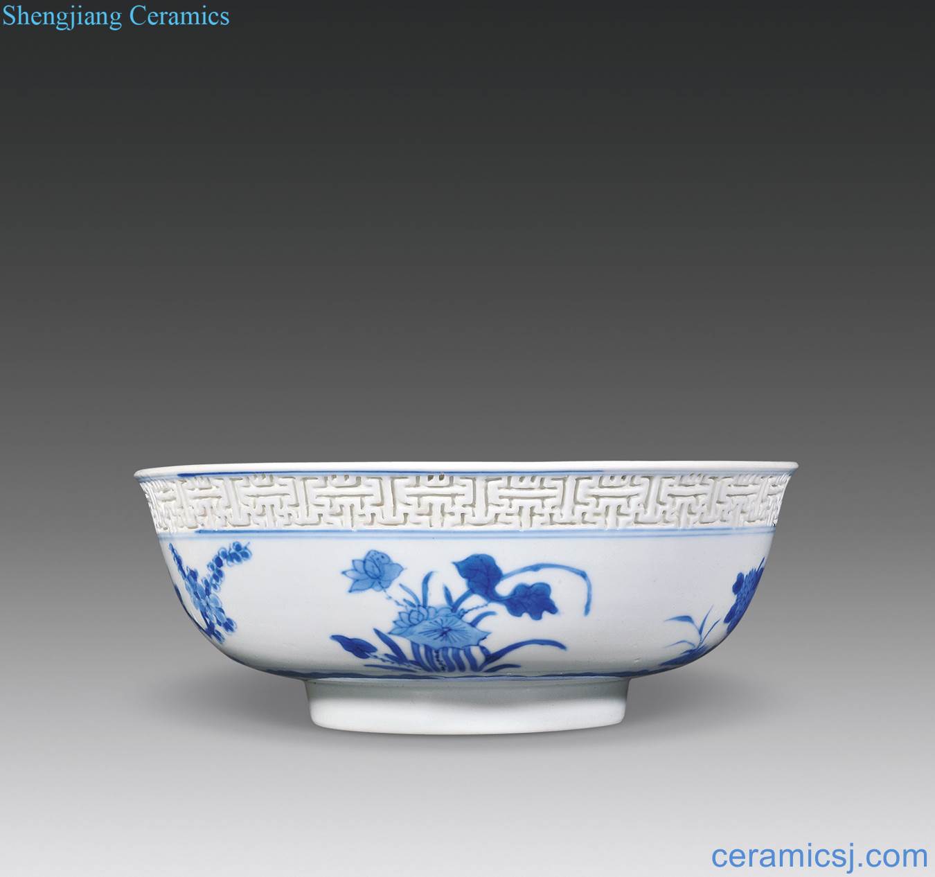 The qing emperor kangxi Blue and white inside mago offer longevity figure outside fold branch flowers green-splashed bowls