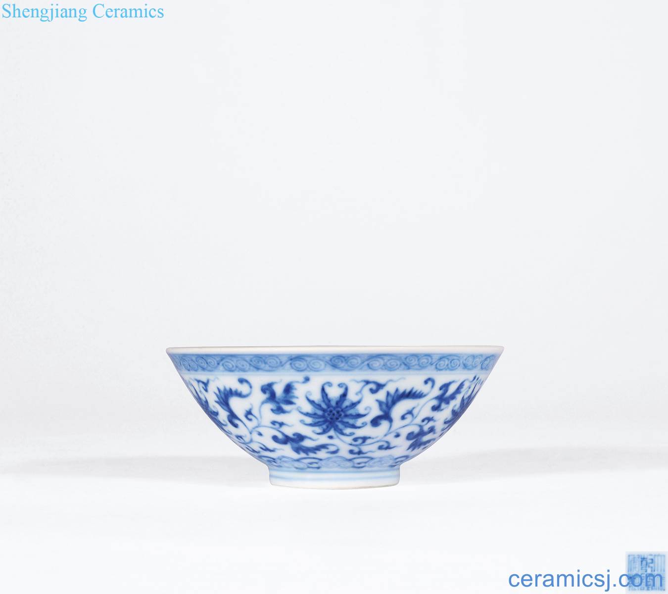 Qing qianlong Blue and white lotus flower grain bowl
