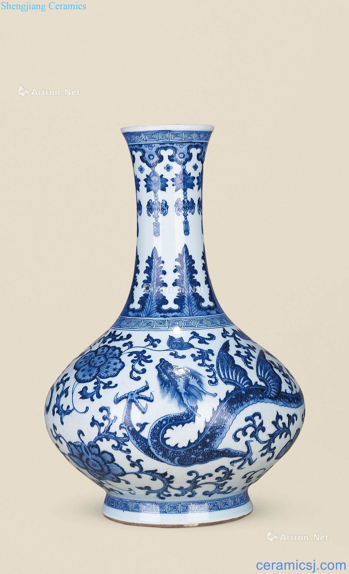 Mid qing Blue and white wing dragon mouth bottle
