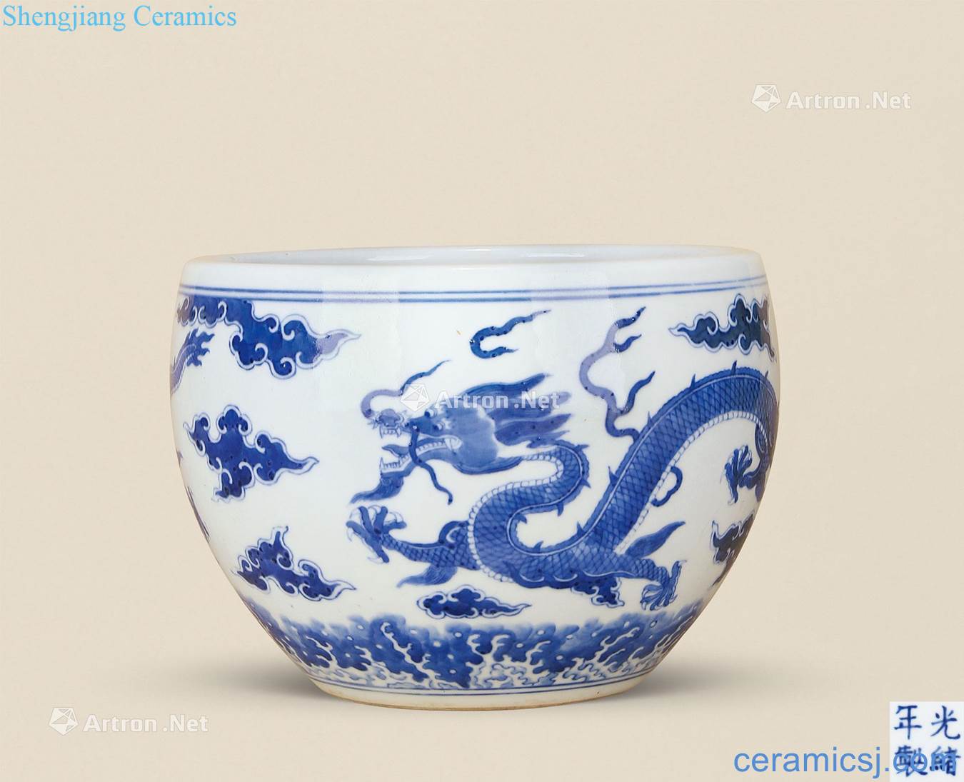 Qing guangxu Blue and white YunLongWen cylinder