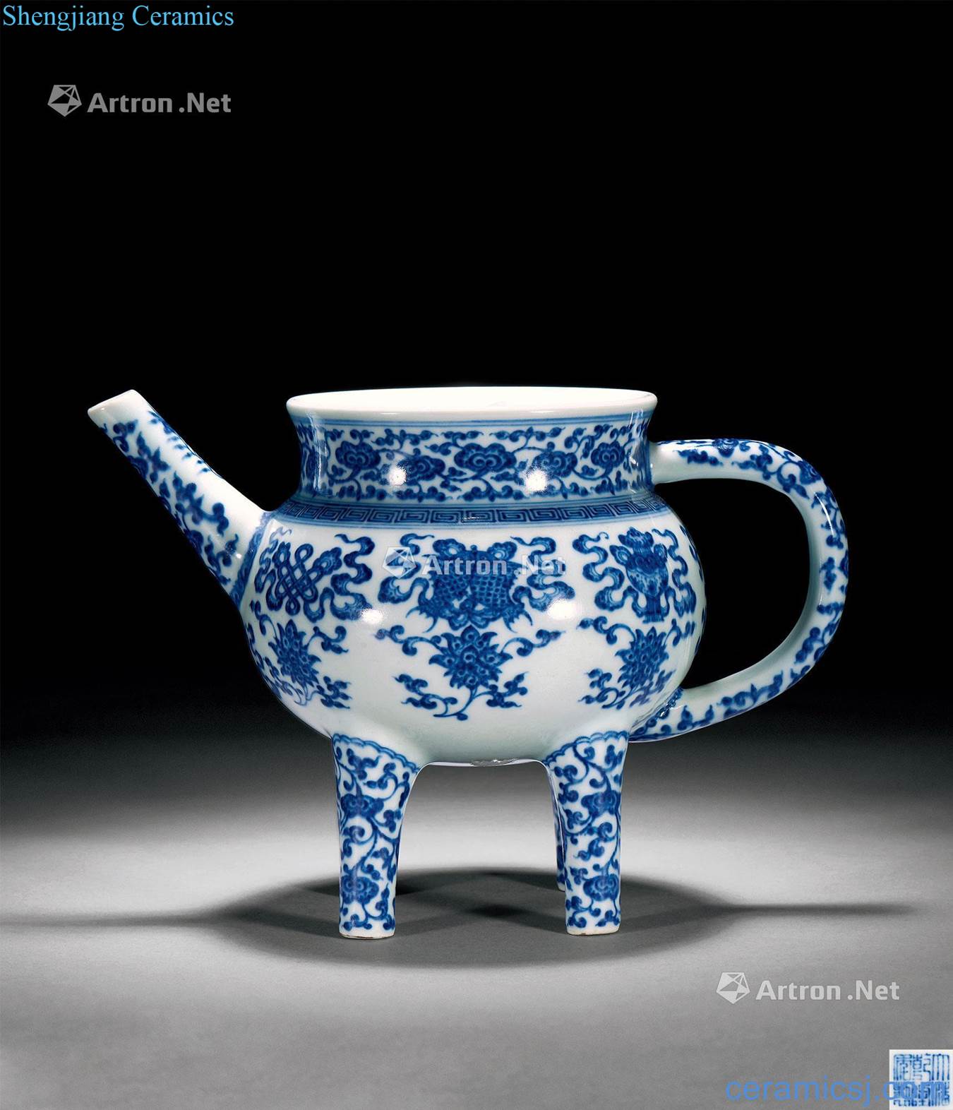 Qing qianlong Blue and white lotus flower grain He pot