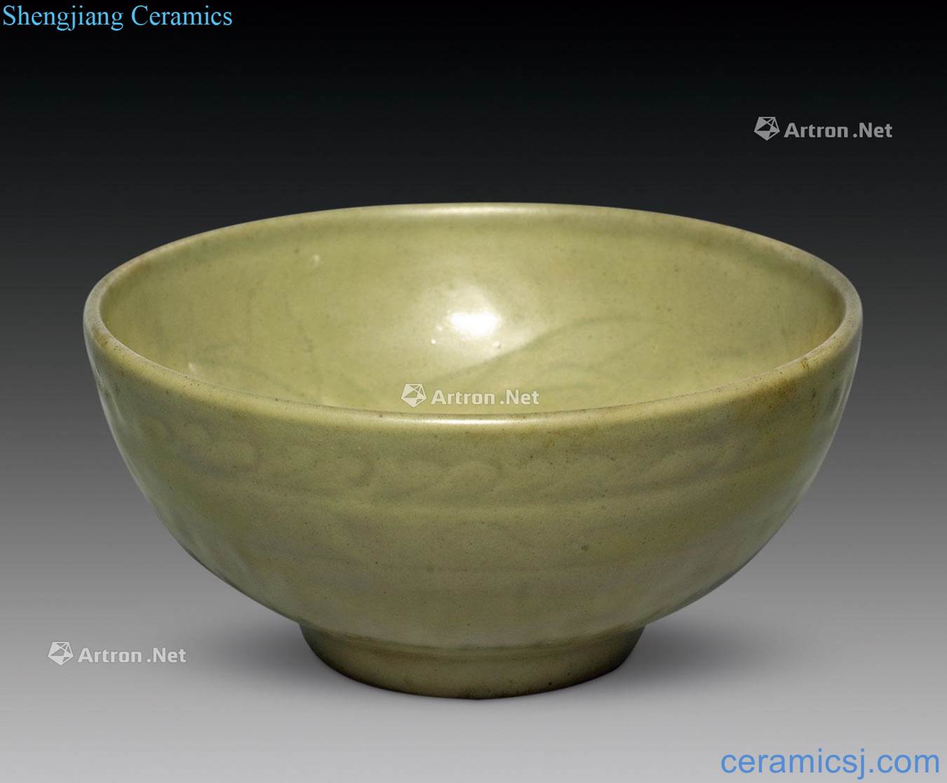 Ming Longquan celadon carved lotus pattern bowl