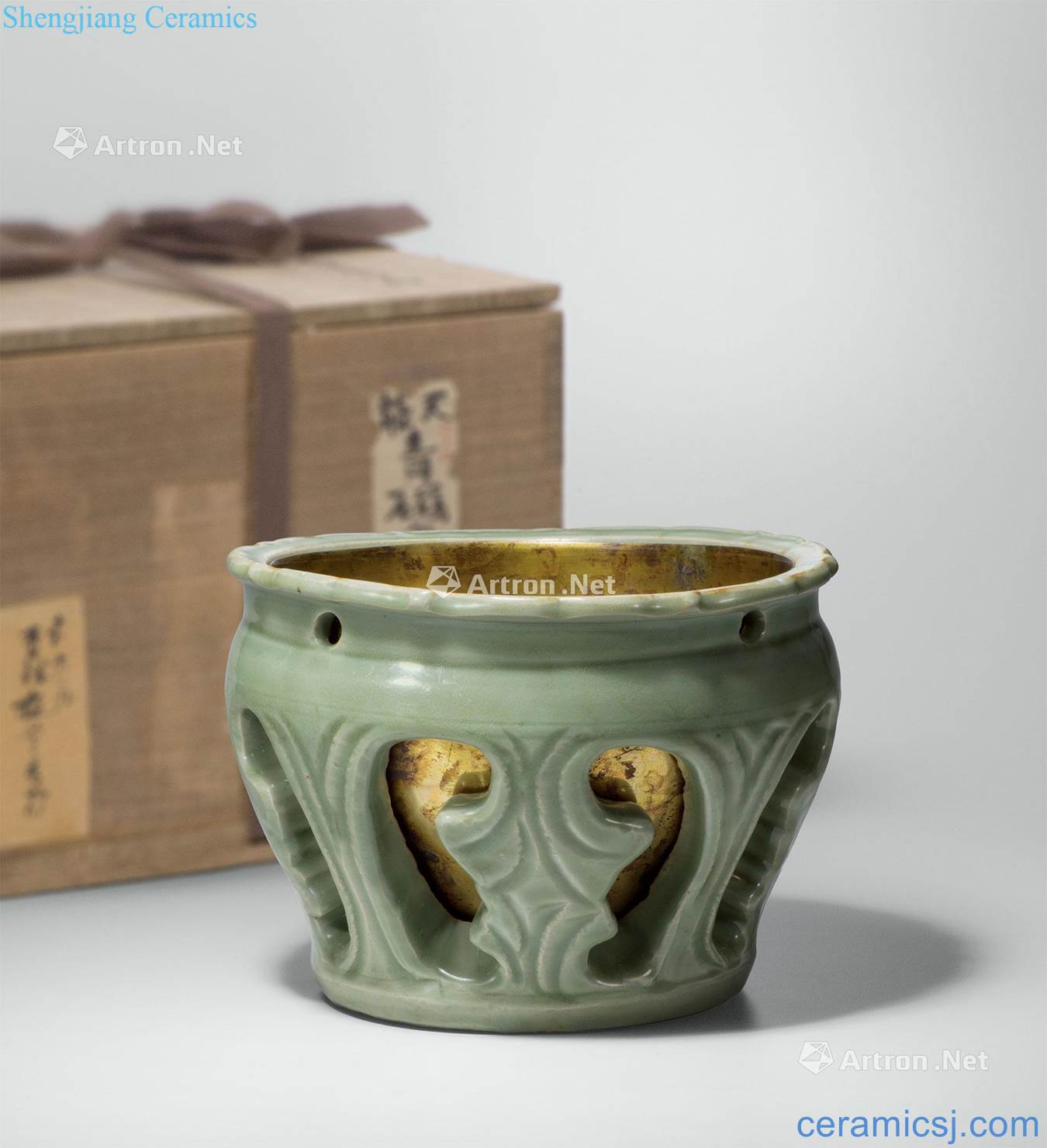 yuan Longquan celadon green glazed hollow out device