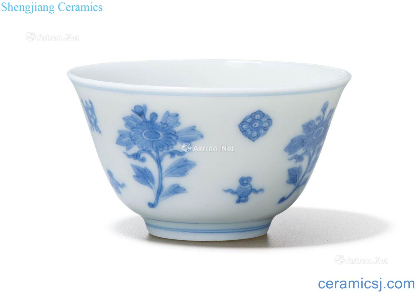 Qing yongzheng Blue and white ruffled branch flowers mixed treasure grain cup