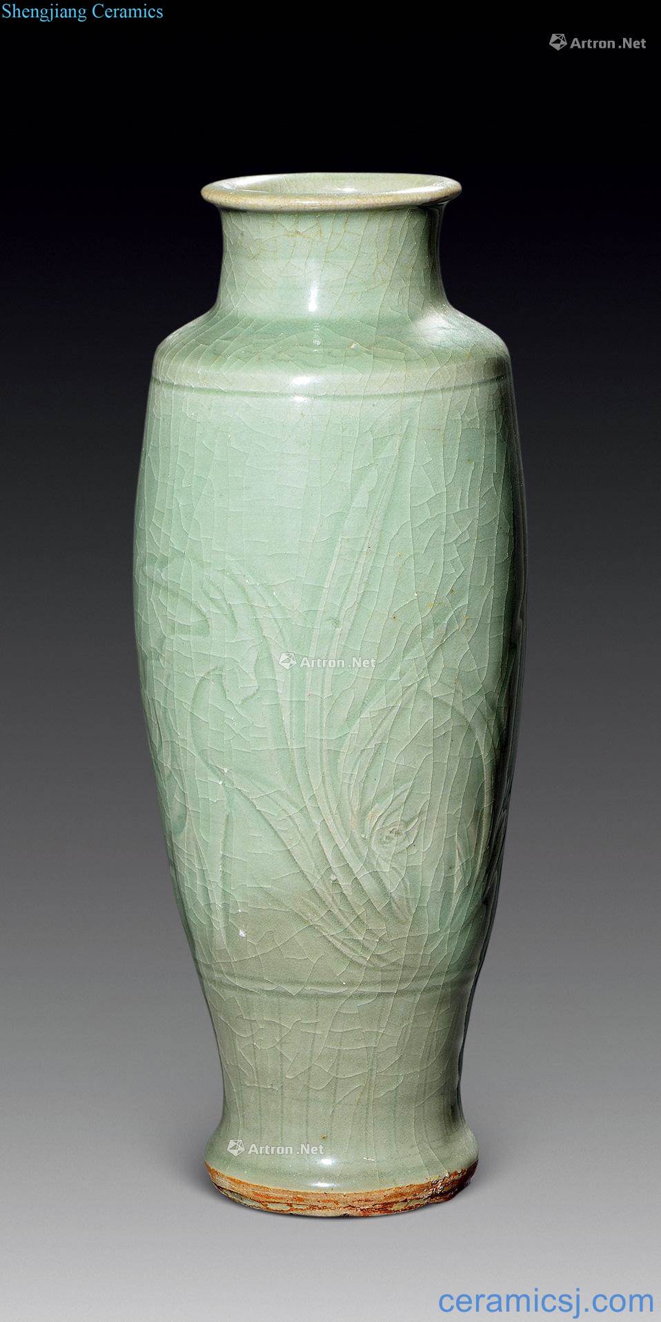 Ming Longquan green glazed carved the vase