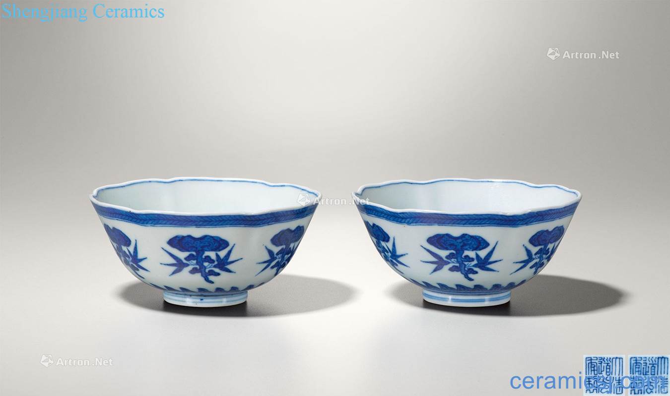 Qing daoguang Blue and white folding branches of ganoderma lucidum grain flower mouth bowl (a)