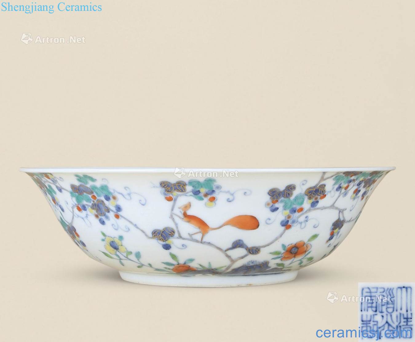 In late qing bucket squirrel bowl of grapes
