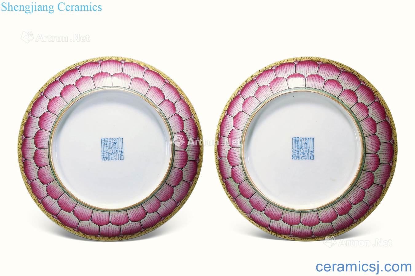 Clear light pastel lotus-shaped plate (a)