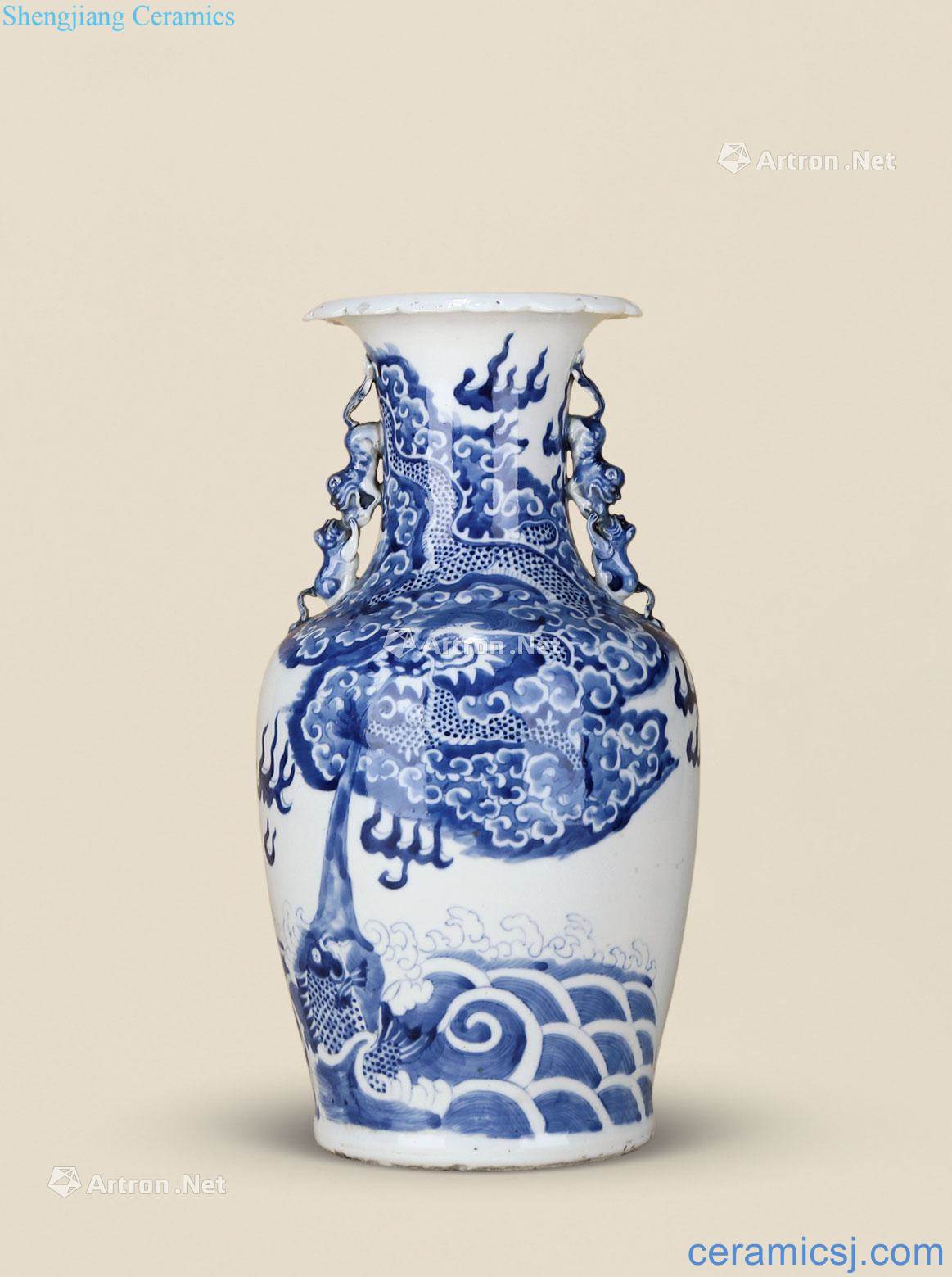 Qing qianlong Blue and white fish dragon bottle