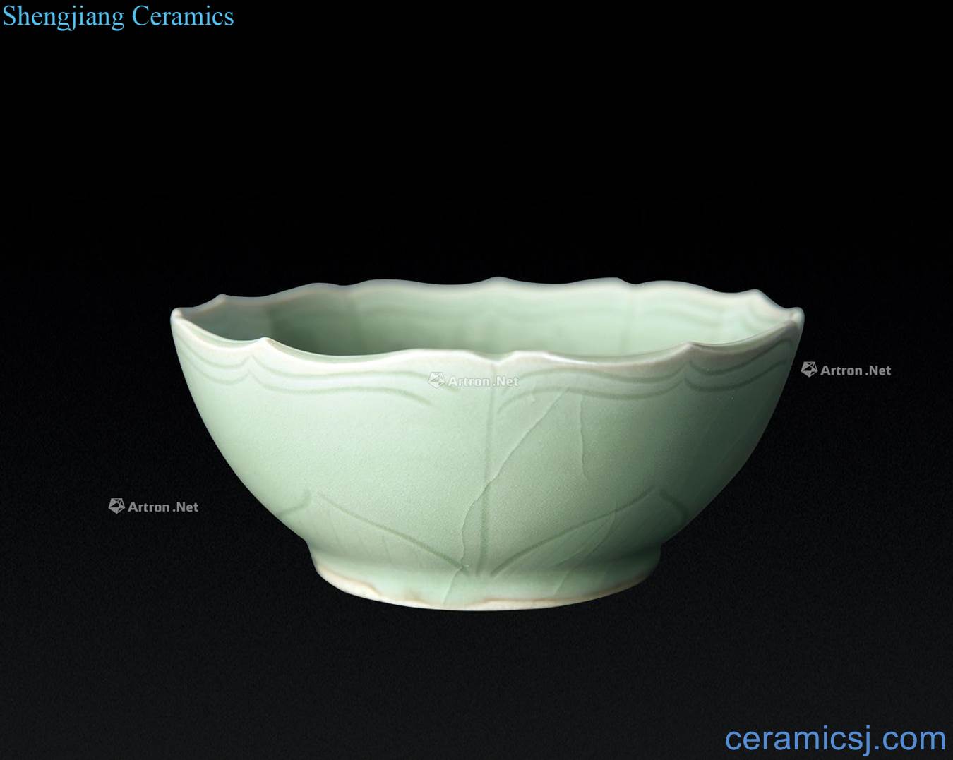 yuan Green glaze carved tree mallow mouth bowl