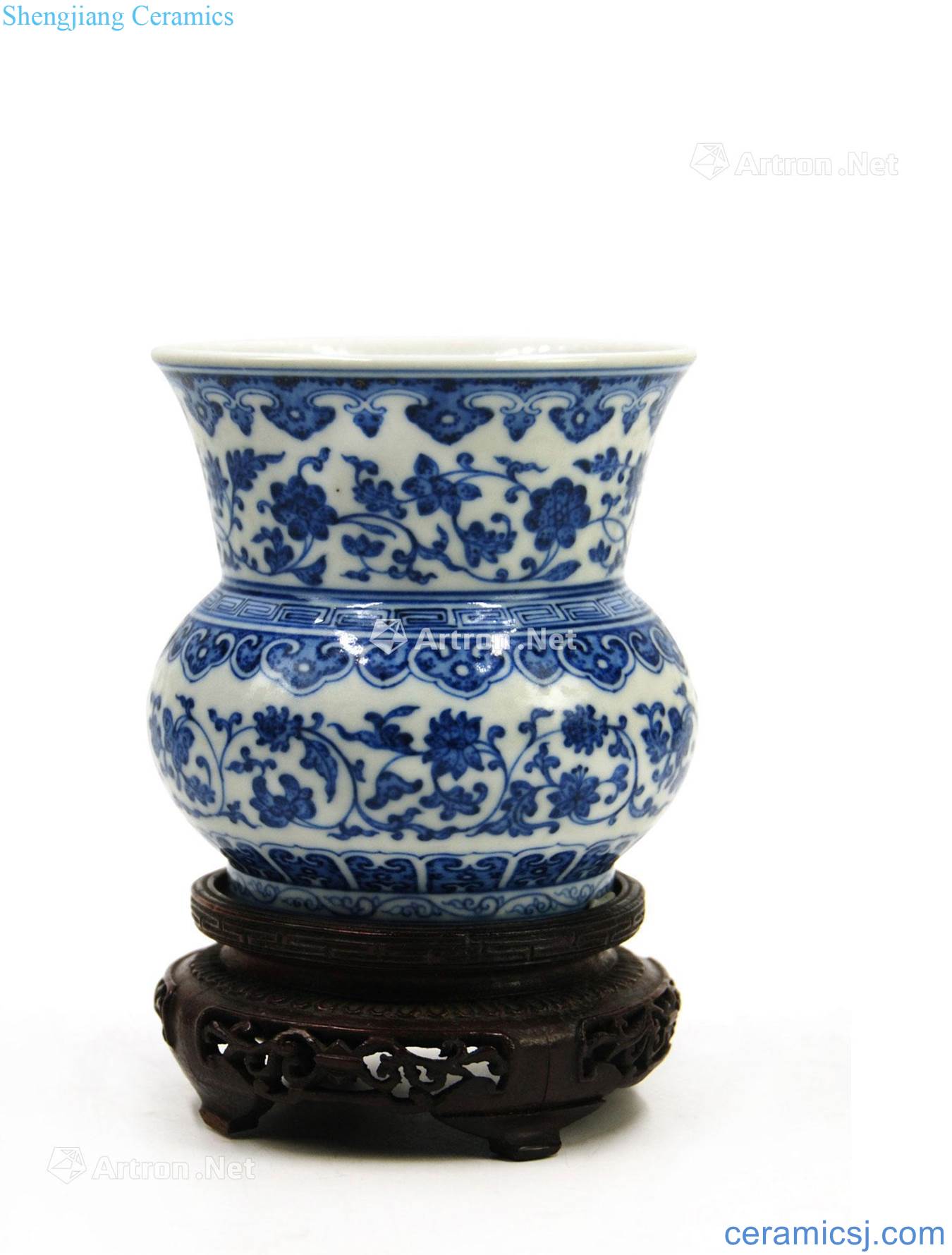 Qing emperor qianlong (1644-1912) Blue and white lotus flower grain slag bucket