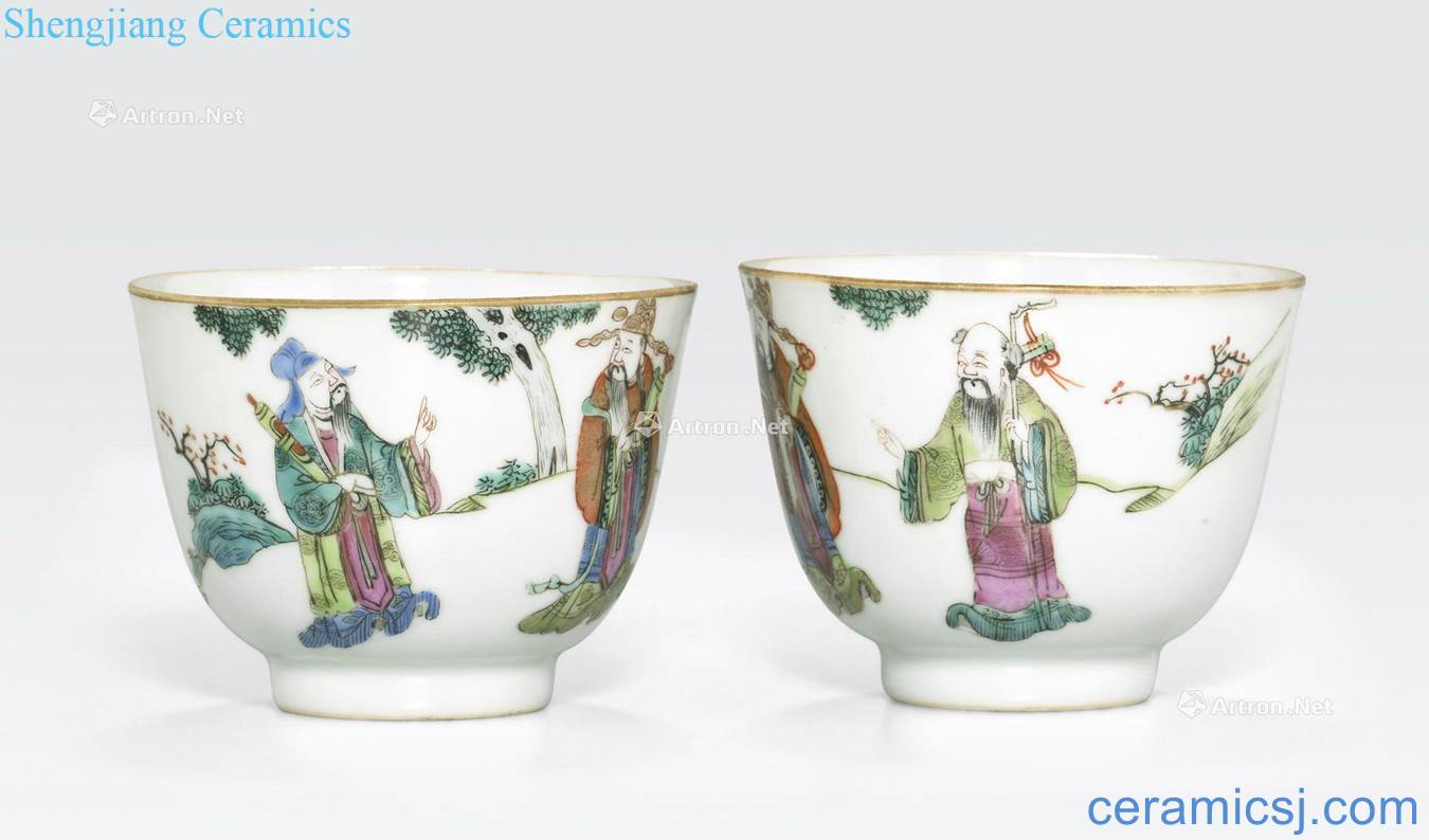 Qianlong marks, newest the Qing/Republic period A PAIR OF FAMILLE ROSE ENAMELED TEACUPS
