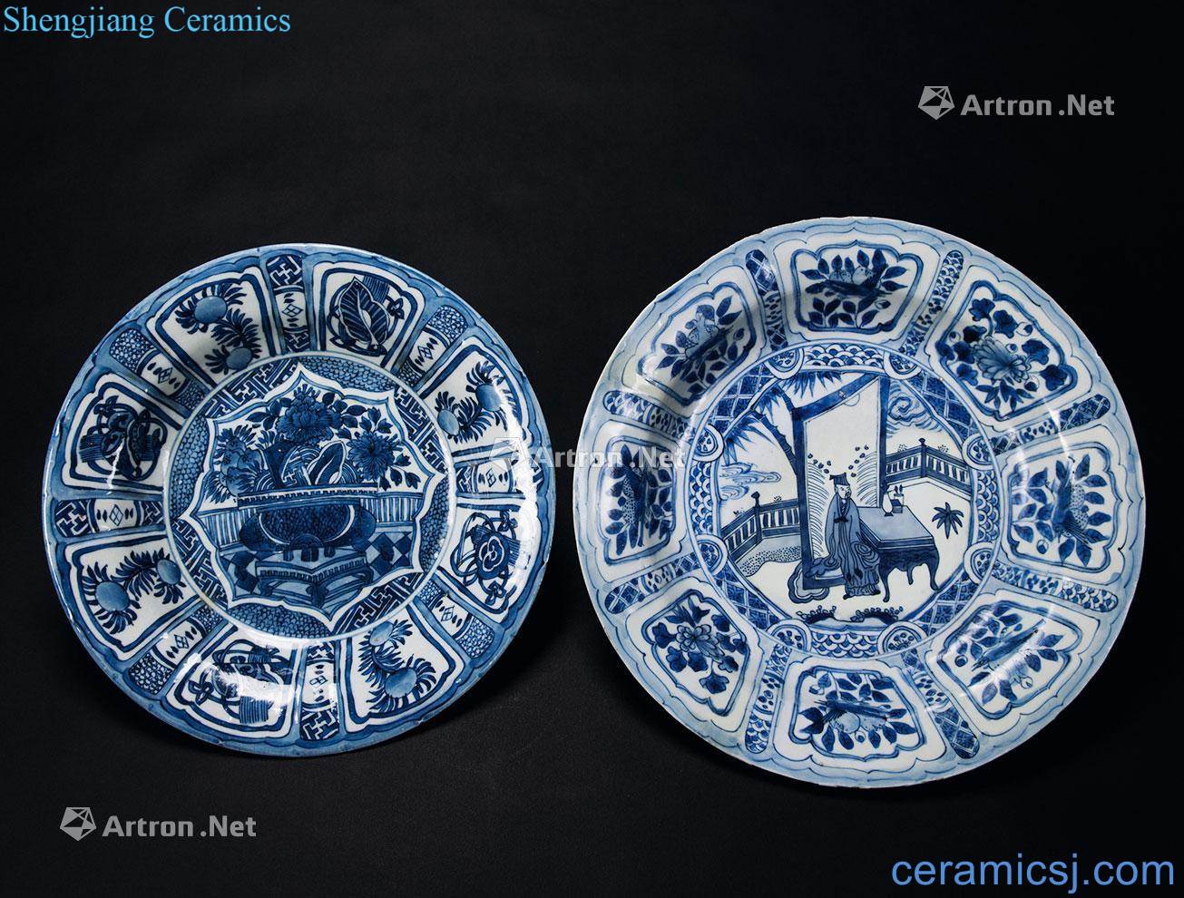 Qing dynasty blue-and-white eight figure disc (a set of 2)