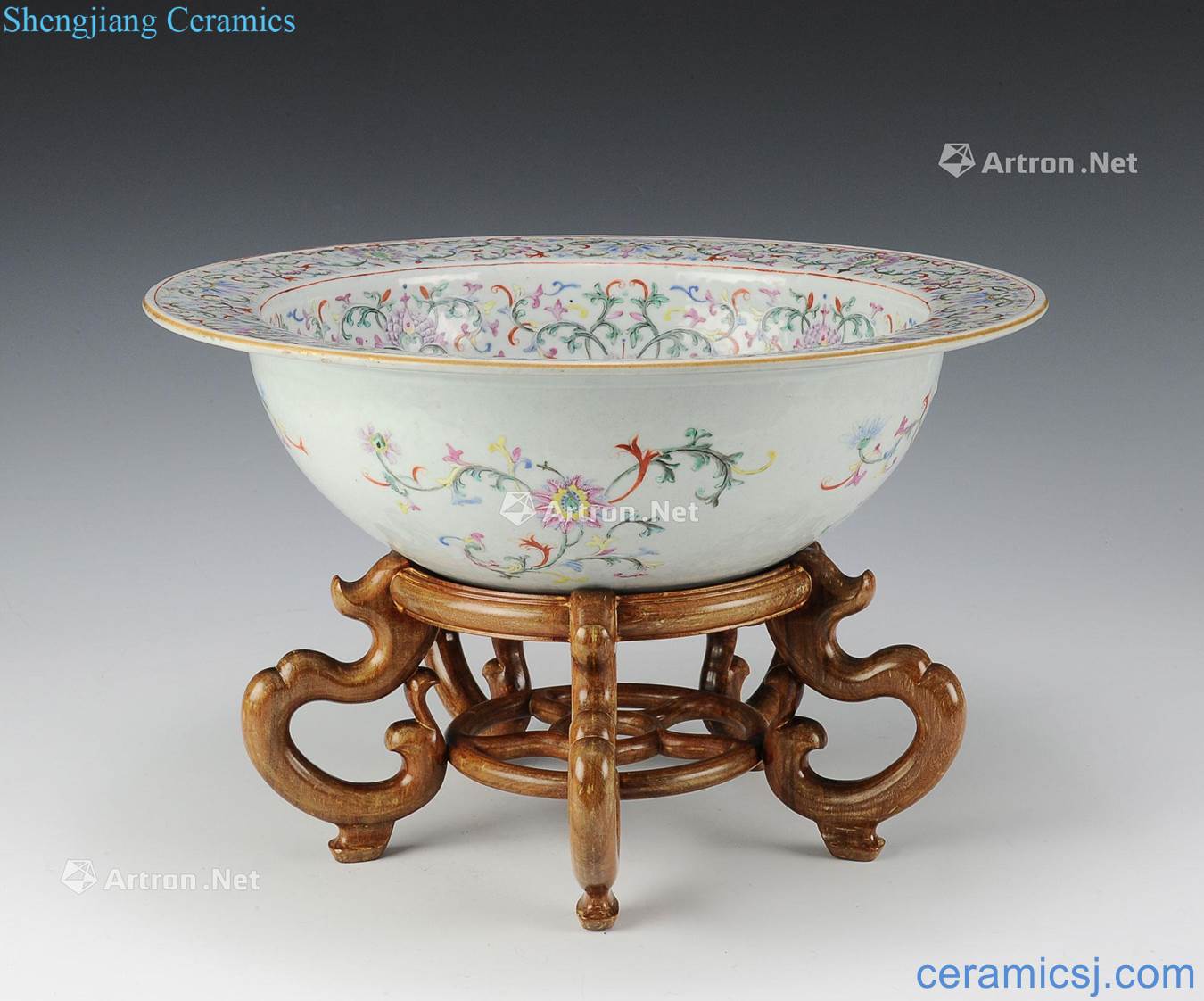 The 19 th century Famille Rose for Wash Basin