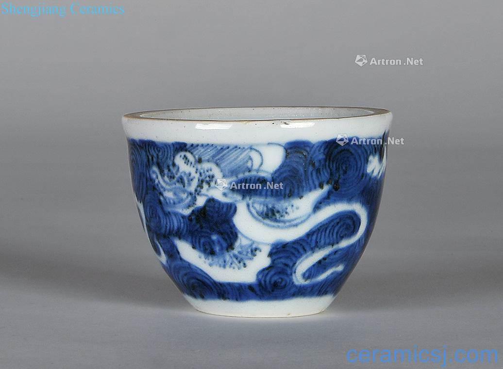 Qing dynasty Blue and white dragon small cylinder