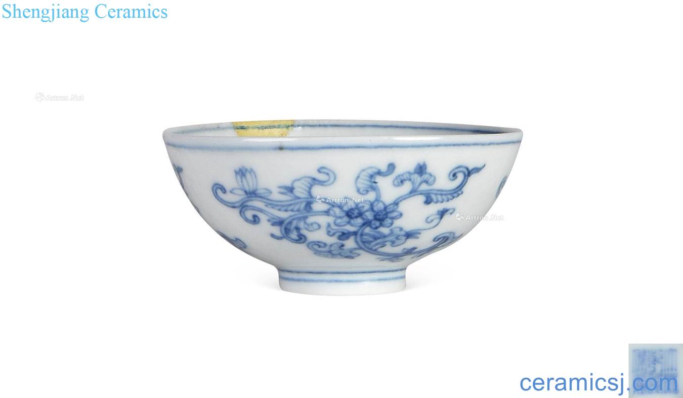 Qing qianlong Blue and white honeysuckle grain small cup