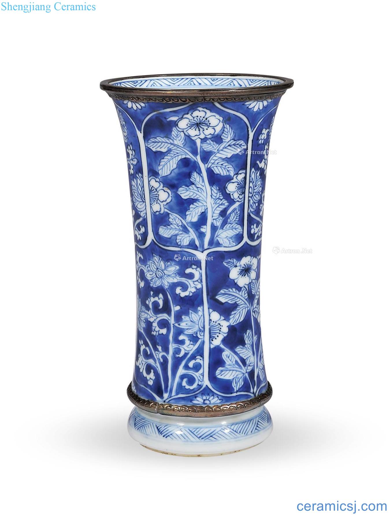 The qing emperor kangxi Blue and white lines vase with flowers