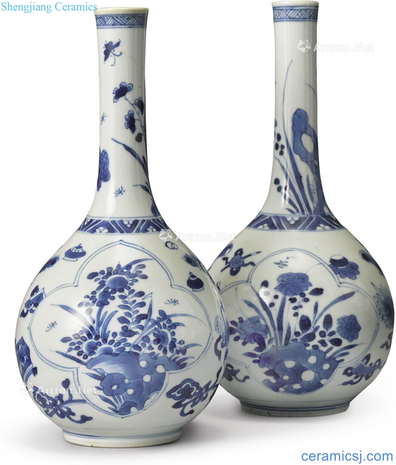 The qing emperor kangxi Blue and white medallion flowers figure flack (two)