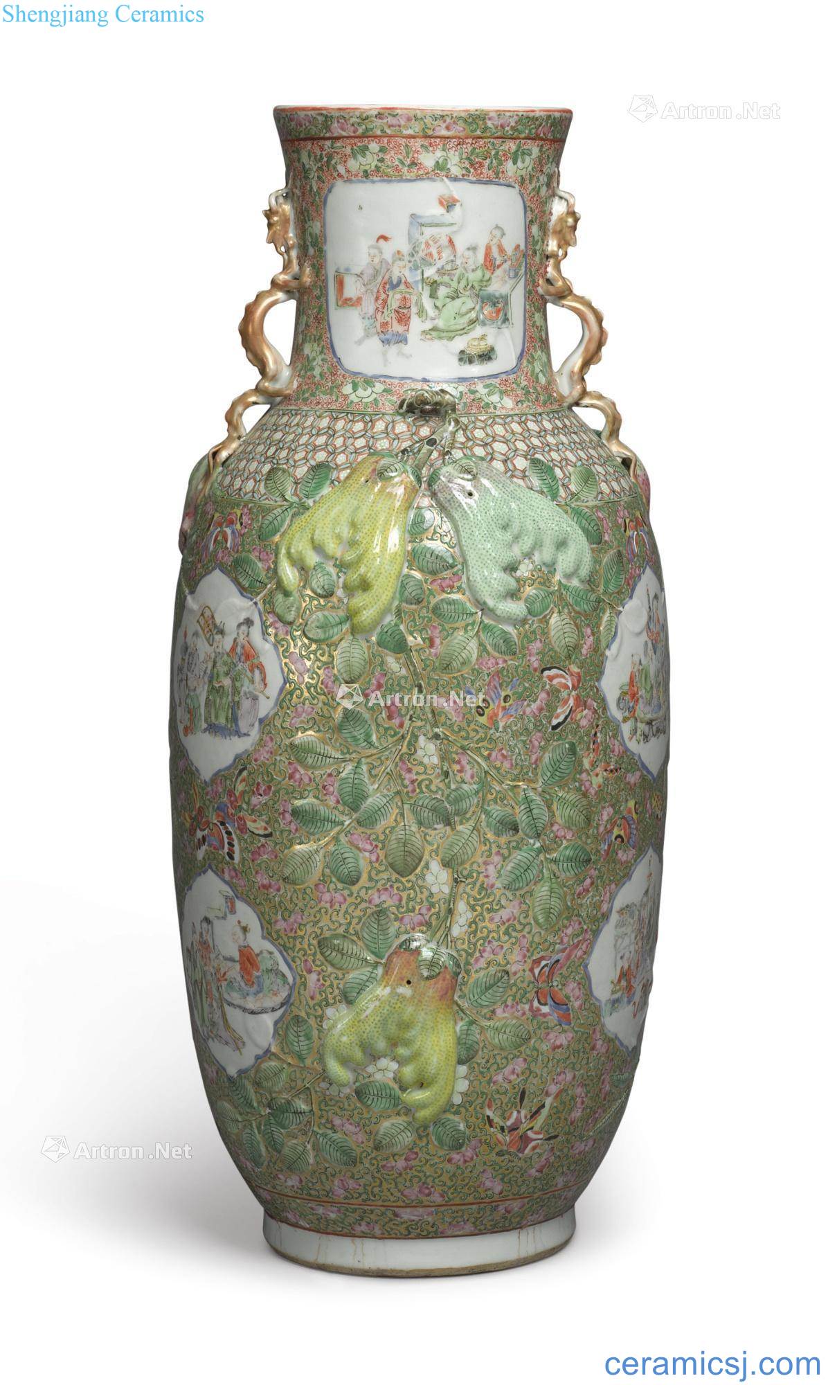 Famille rose sanduo grain medallion in the late qing dynasty vase with a dragon