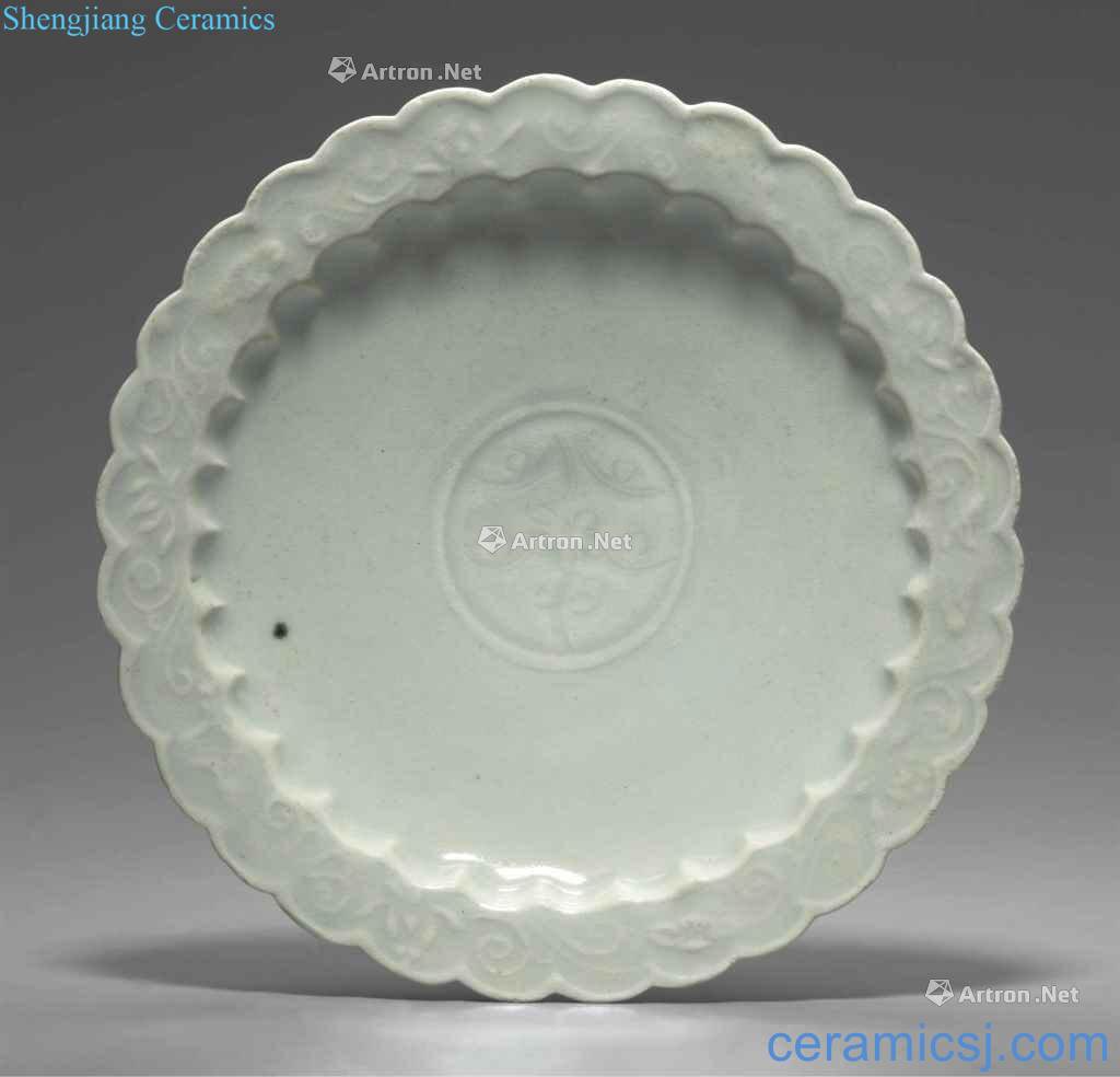 The southern song dynasty/yuan The tea-house chrysanthemum petals disc