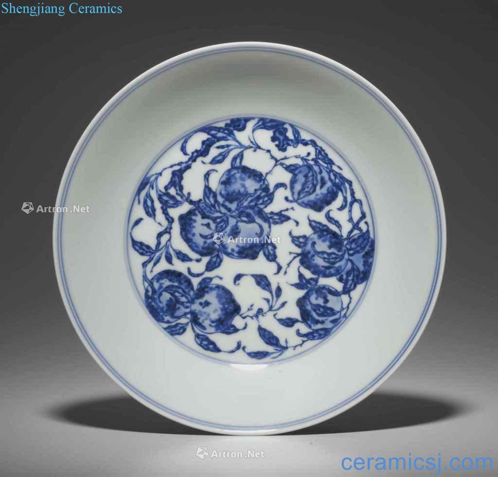 Qing yongzheng Blue and white nine peach figure