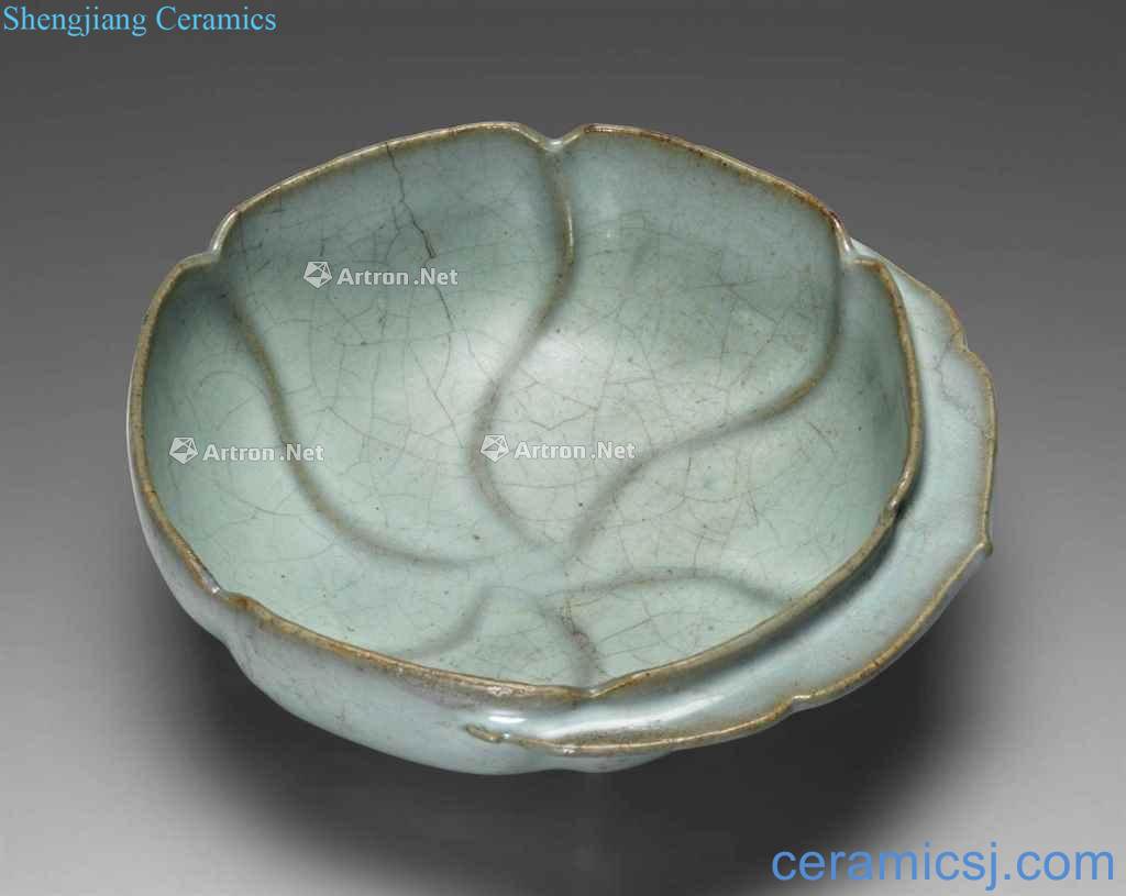 Northern song dynasty/gold Sky blue glaze kwai masterpieces flexor cup