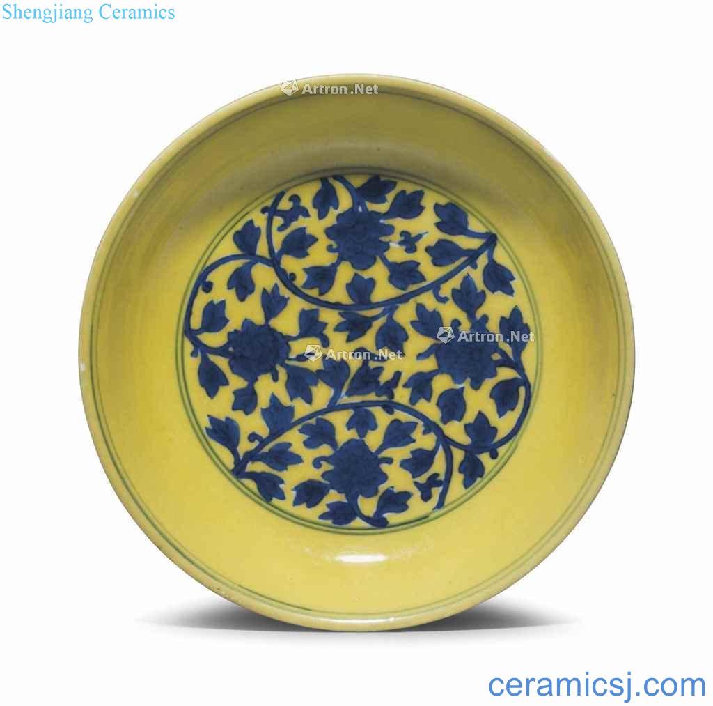 Ming jiajing Yellow to blue and white peony tray