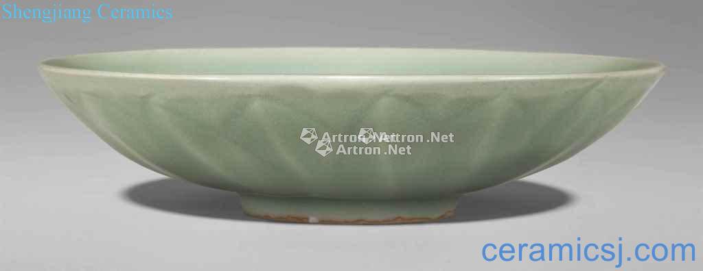 The southern song dynasty Longquan celadon glaze carved lotus tray