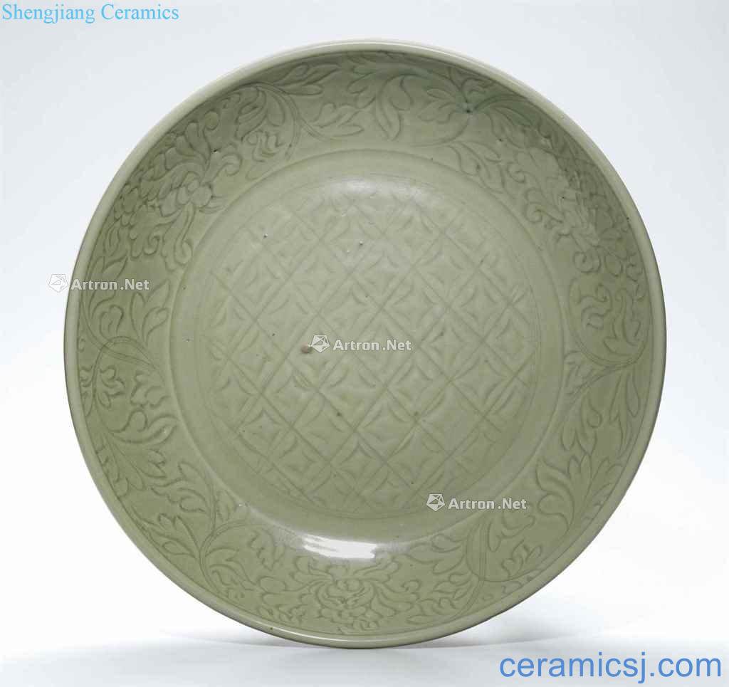 Ming in the 15th century Longquan green glazed carved the broader market