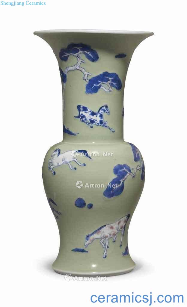 Kangxi period (1622 ~ 1722), pea green to blue and white youligong jose tortoise figure ombre statue of jun