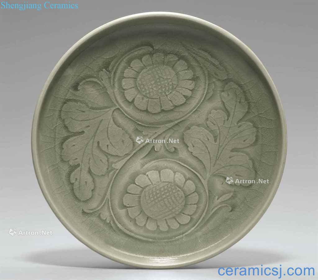 Northern song dynasty/gold Yao state green glazed carved chrysanthemum tray
