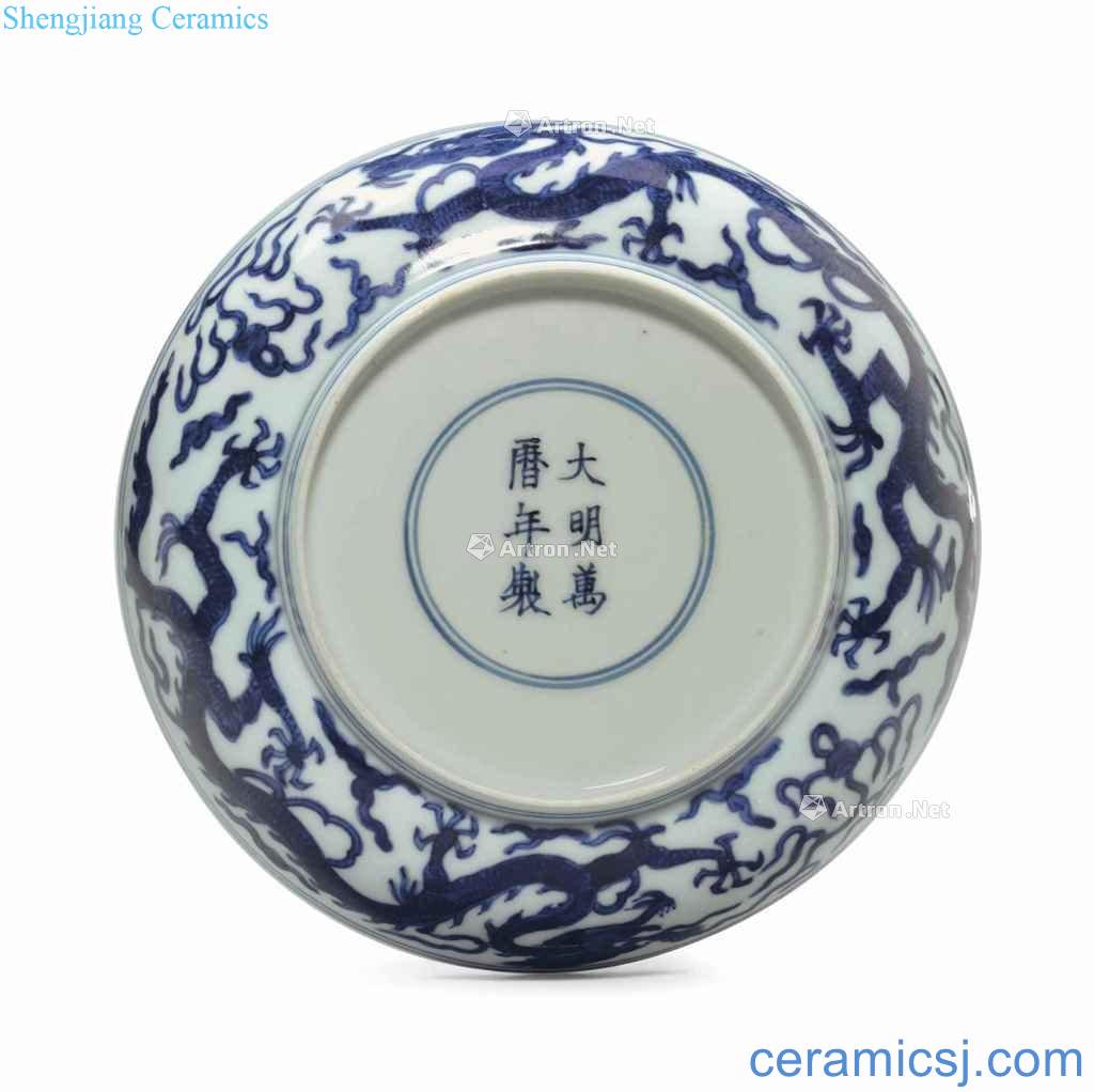 Ming wanli Blue and white dragon playing pearl tray