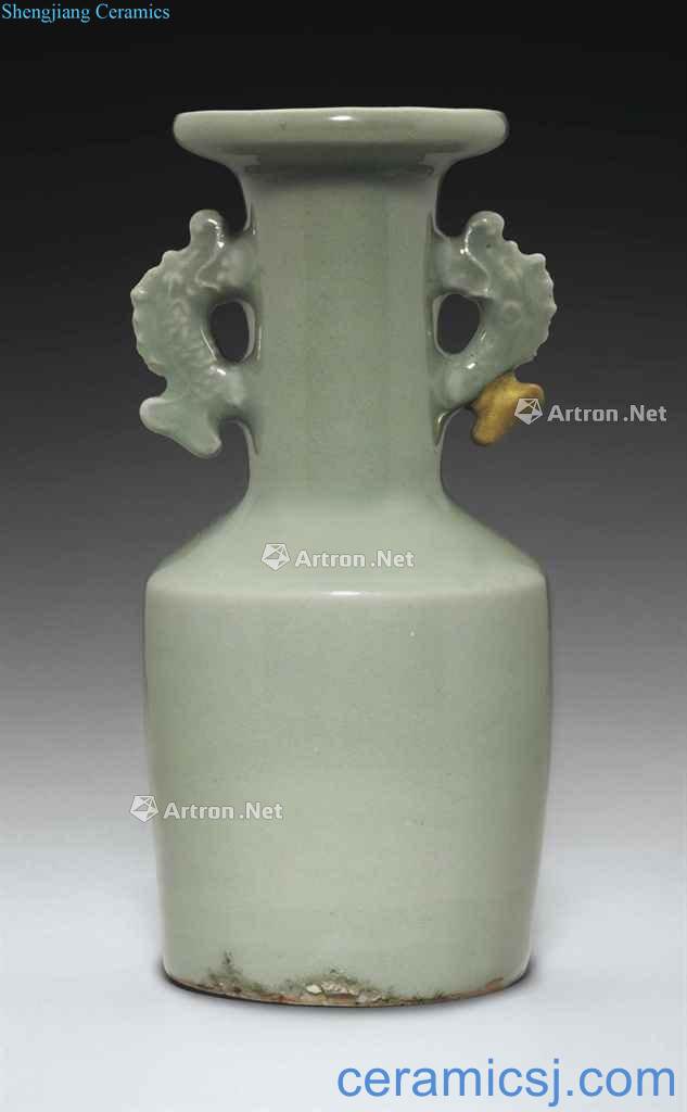 The southern song dynasty Longquan celadon glaze vase with a fish