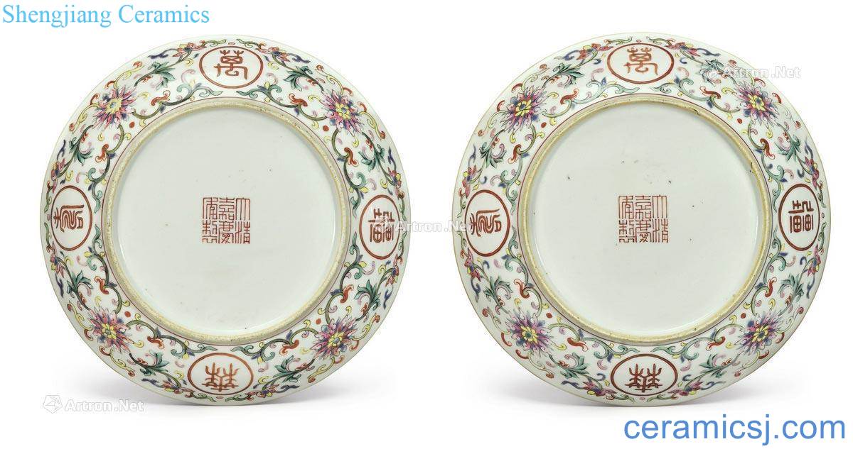 Qing famille rose "stays in dish a pair in the 19th century