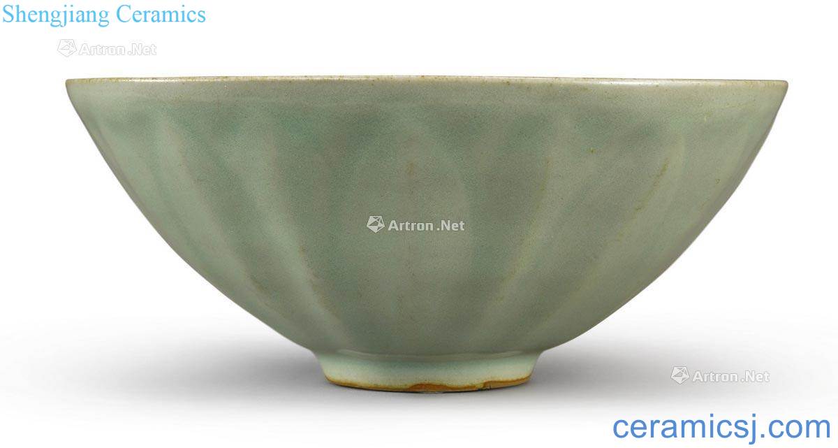 The southern song dynasty Longquan celadon green glaze lotus-shaped 盌 lines