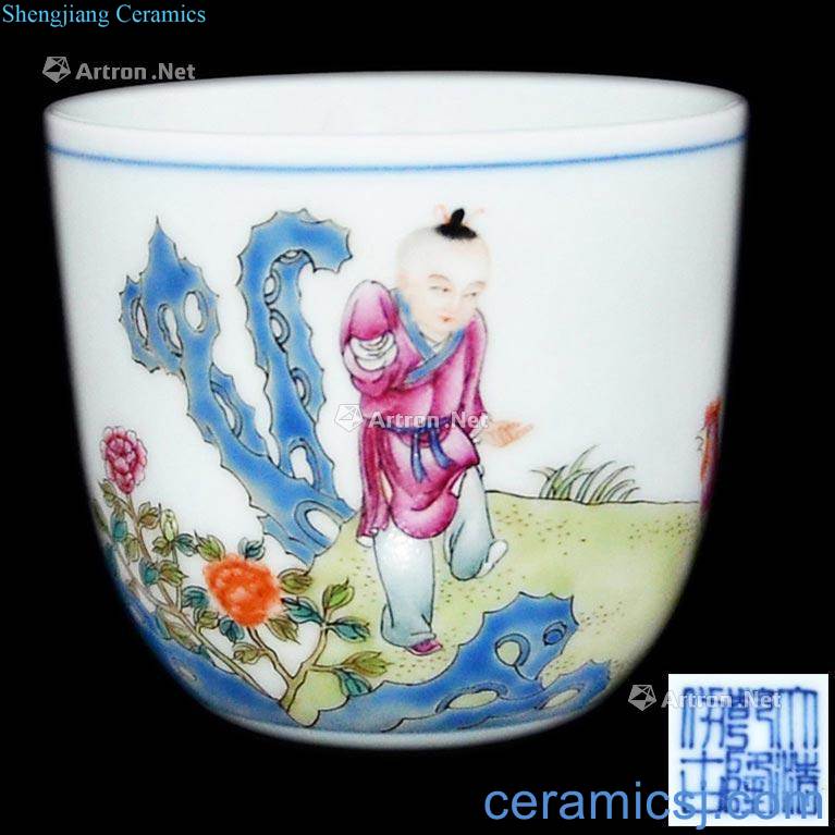 Qing qianlong pastel baby play rooster flowers drive poetry cup