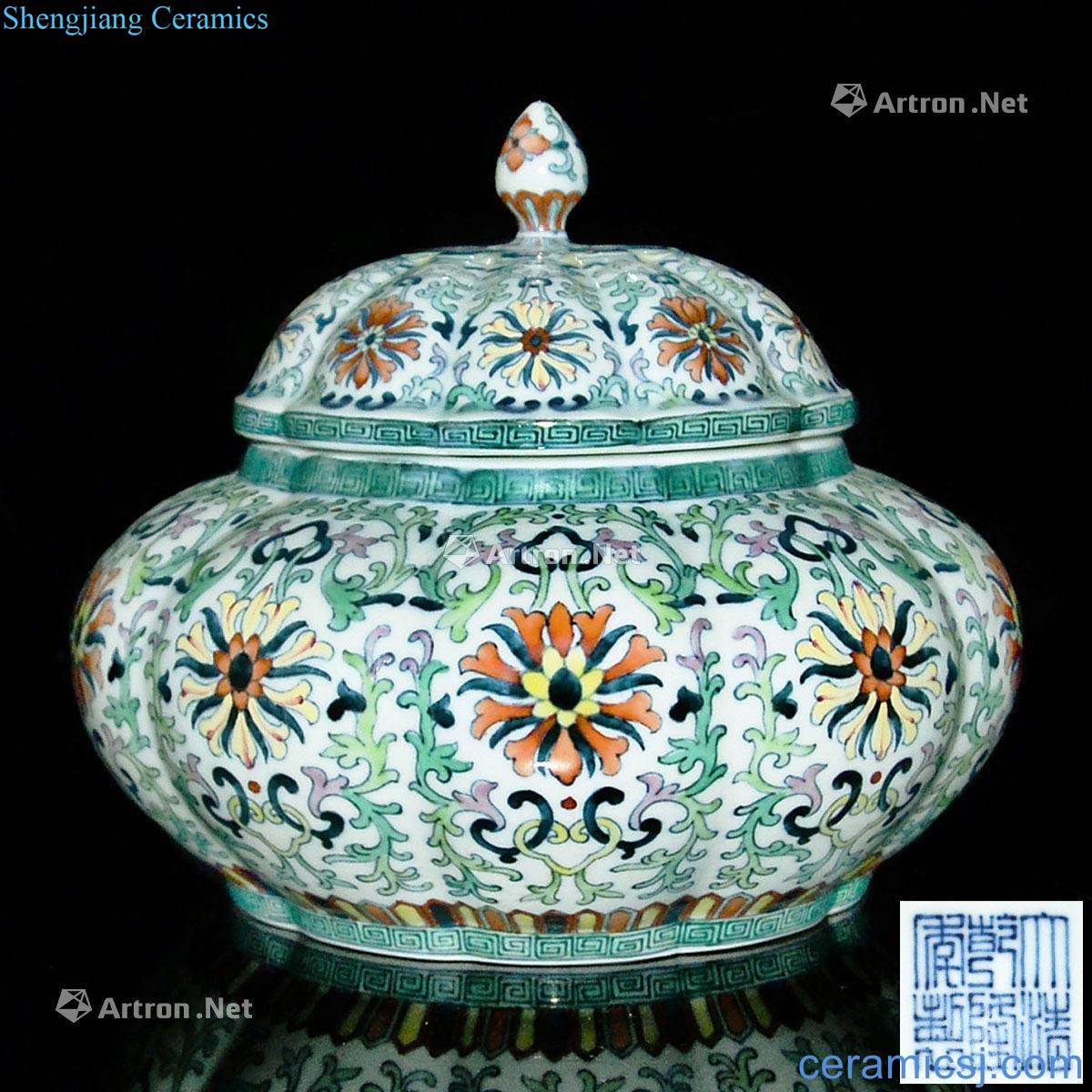 Qing qianlong bucket color treasure phase ten flowers ridge melon shape cover tank