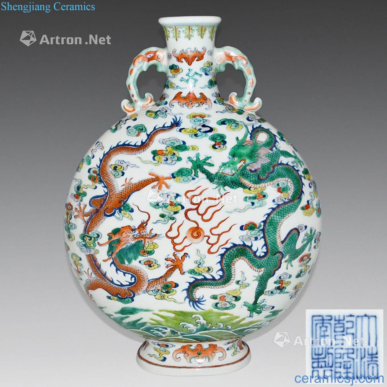Qing qianlong bucket color dragon playing pearl fish ear on the bottle