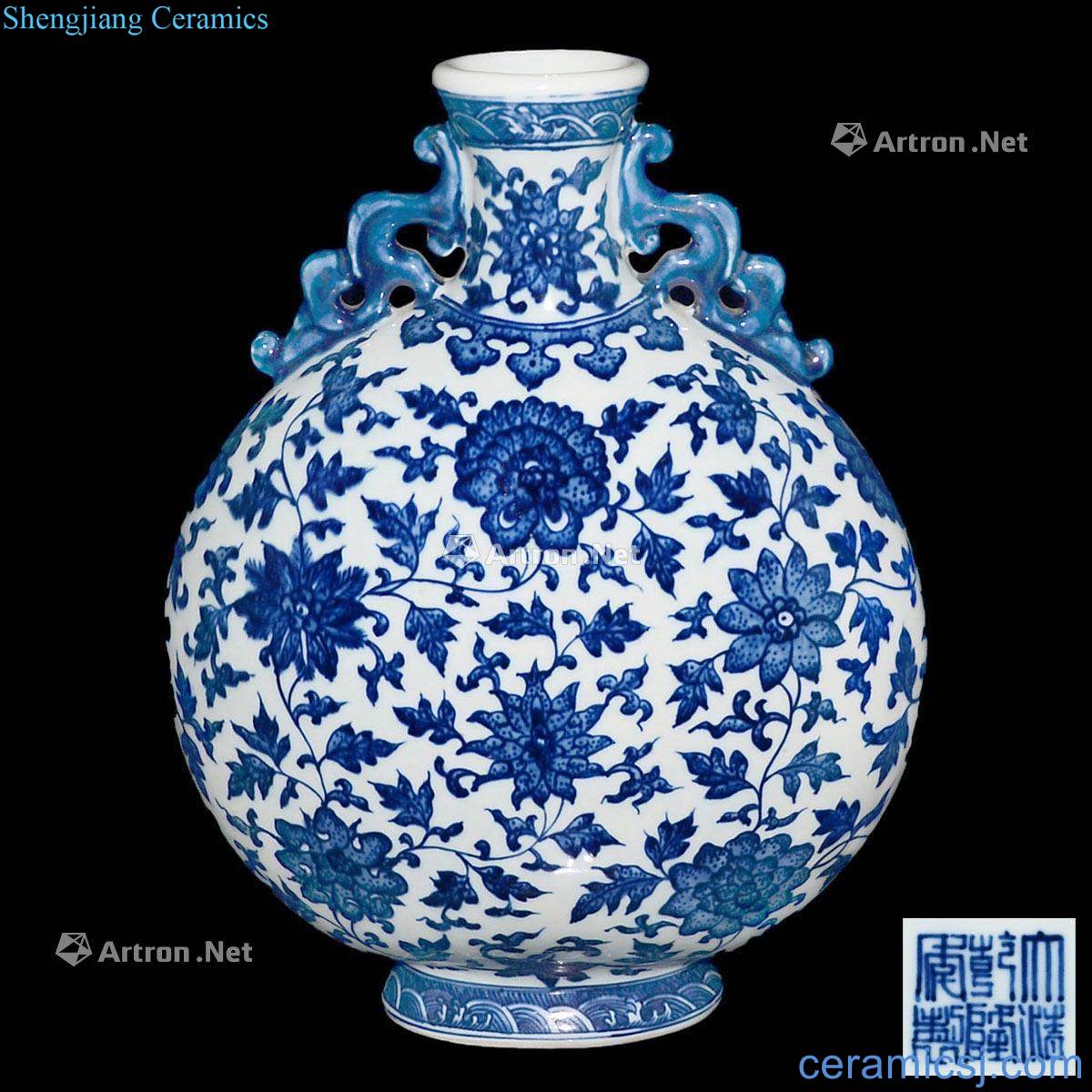qing Blue and white tie up flower dragon ear on the bottle