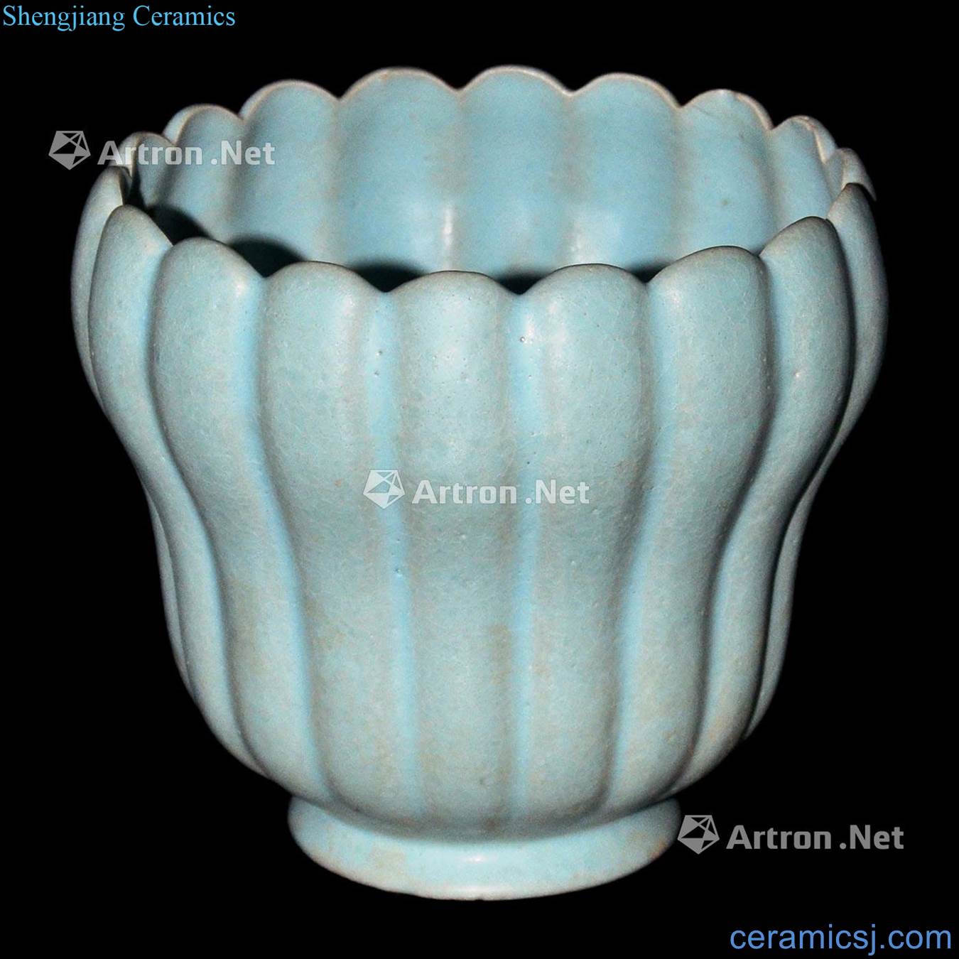 The song dynasty The azure glaze chrysanthemum mouth tray