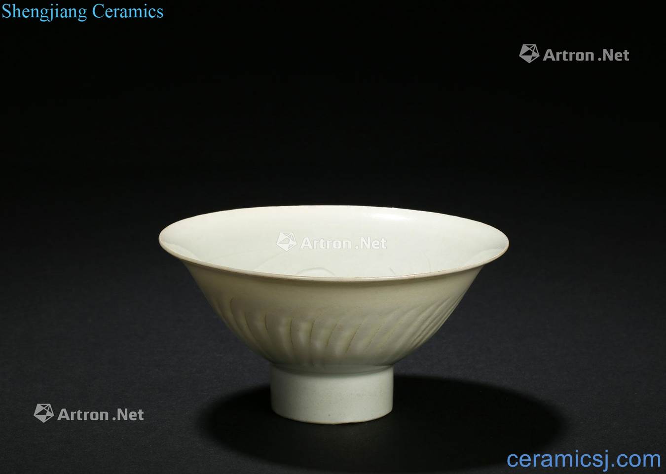 The song dynasty Shadow left kiln green hand-cut footed bowl