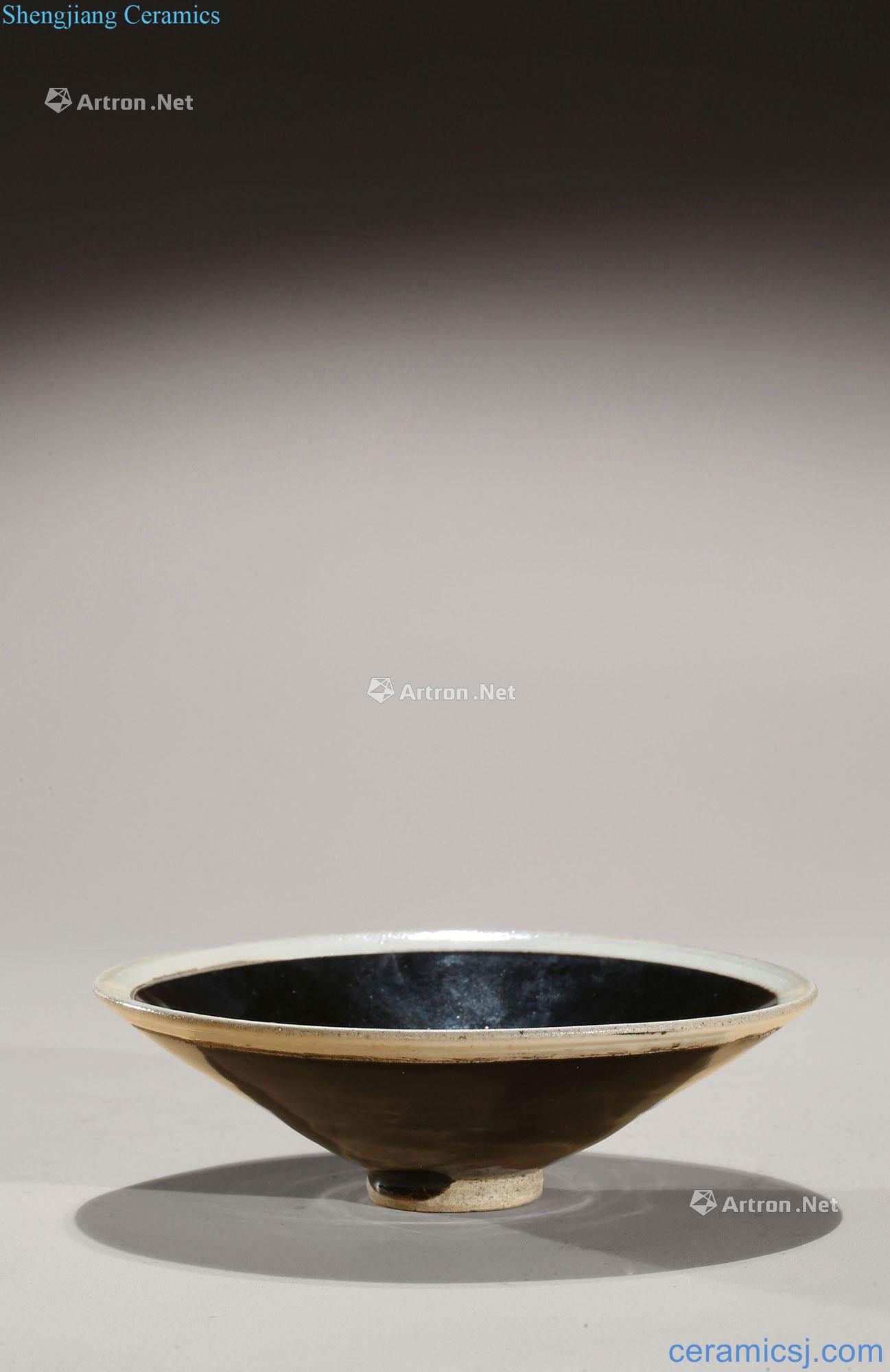 The song dynasty The black glaze white belly round light