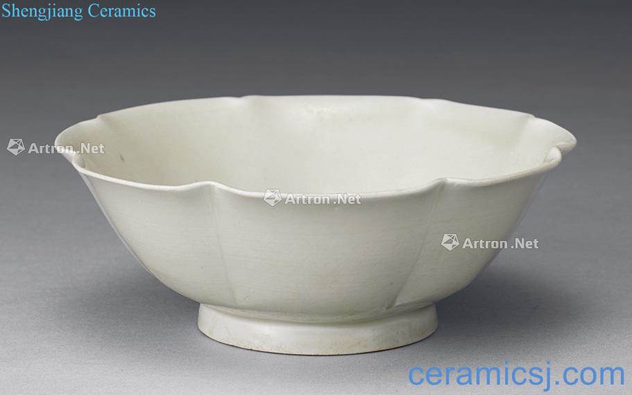 The song kiln dark carved flowers green-splashed bowls